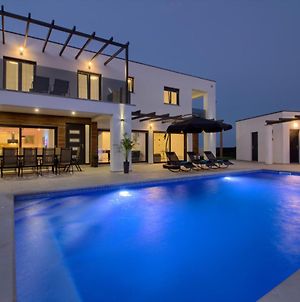 New Luxury Villa With Heated Pool With Hydromassage, Biliard Near Town Center Marcana Exterior photo