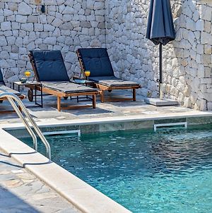 Luxury Villa Dream And Live With Pool By The Beach Splitska Exterior photo