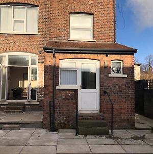 Large Eight Bedroom House Vr Liverpool Exterior photo