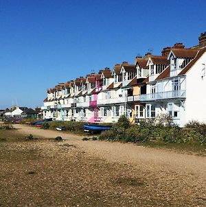 Beachfront Retreat With Panoramic Views Of The Bay Apartment Whitstable Exterior photo