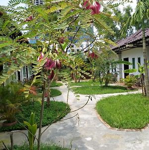 Lakshmi Bungalow Hotel Sihanoukville Exterior photo
