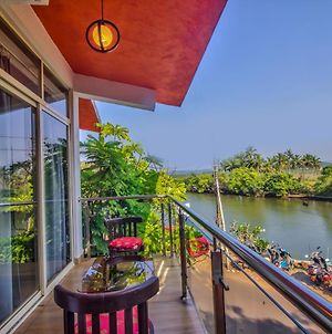 Amazing Baga River View 2Bhk Apartment By Stay Over Home Exterior photo