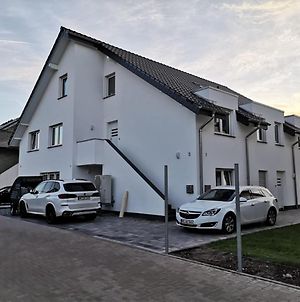 Modern Wohnen Ferienwohnung Mit Wlan Netflix Parkplatz Bad Oeynhausen Exterior photo