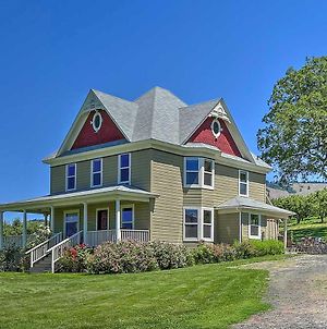 Storybook Glade Historical Homestead With Views! Hood River Exterior photo