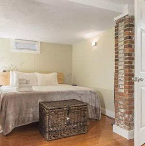 Private Entrance * King Beds! * Kid Friendly Apartment Boston Exterior photo
