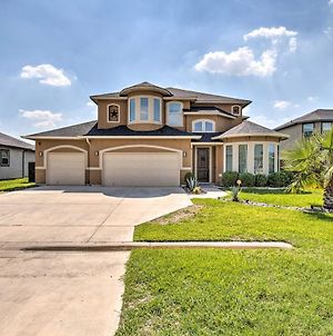 Spacious Selma Home With Movie Theater, Patio And Yard Exterior photo