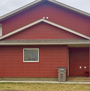 3 Beds/ 1 Bath Suite By 2 Shopping Centres, Costco, Best Buy Grande Prairie Exterior photo