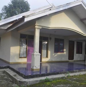 Dallil Homestay Lembang Exterior photo