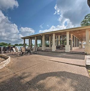 200-Acre Lakefront Ranch In Wallis With Pvt Lake Villa Exterior photo