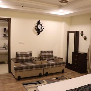 Elegant & Charming One Bed Apartment In Bahria Town Rawalpindi Exterior photo