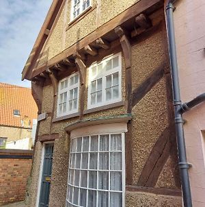 Quay Street Seaside Cottage 1460 By Historic Hotels Scarborough Exterior photo