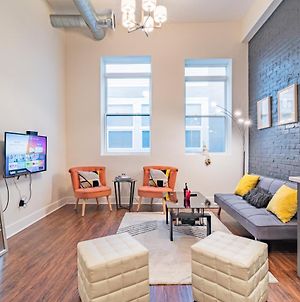 Mccormick Place Modern And Cosy 420 Friendly Gem On Michigan Avenue With Optional Parking For 6 Guests Apartment Chicago Exterior photo