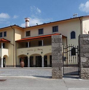 Hotel Malovec Divaca Exterior photo