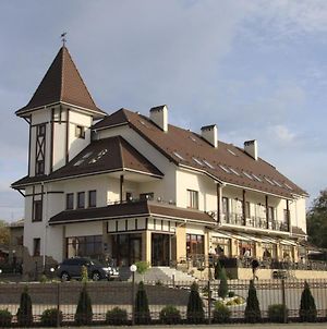 Status Hotel Lviv Exterior photo
