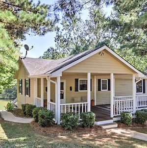 Lakefront Buckhead Cottage With Hot Tub And Game Room! Exterior photo