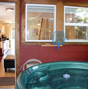 Waterfront 2 Bedroom Cottage With Hot Tub! Ucluelet Exterior photo