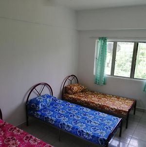 簡 Xing 背包 客 休息 站 Apartment Seri Kembangan Exterior photo
