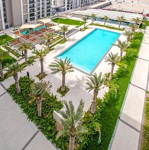 Luxury 2 Bd Aprt In Bahrain, For Families Only, With Osn, Netflix, High Speed Internet, And Pool Apartment Samaheej Exterior photo