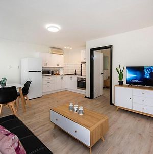 Convenient 1 Bedroom Apartment Near Foreshore And Cbd Perth Exterior photo