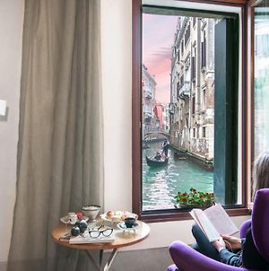 Casa Flavia Ai Morosini - Luxury Apartment With Canal View Venice Exterior photo