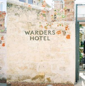 Warders Hotel Fremantle Markets Exterior photo