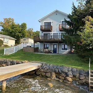 Gorgeous Lake Front House With Dock, 9 Bedroom & 4 Bathrooms Rushville Exterior photo
