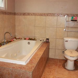Amazing Home In Ensenada W/ 3 Bedrooms, Jacuzzi And Wifi Exterior photo