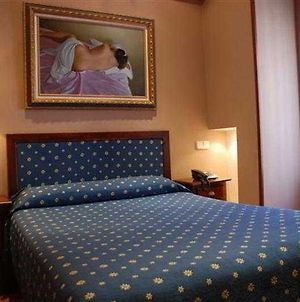 Hostal Gran Duque Madrid Room photo