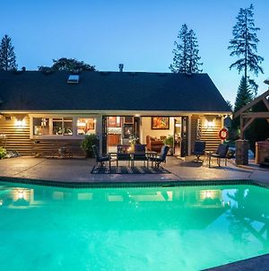 Luxury Home With Backyard Oasis - Near Seattle! Bothell Exterior photo