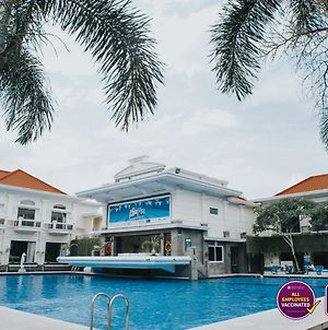 Adhiwangsa Hotel & Convention Hall Surakarta  Exterior photo
