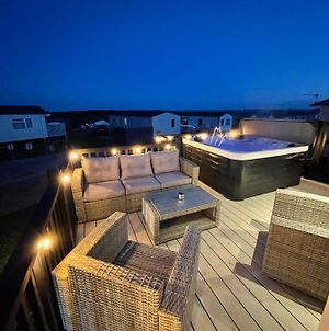 Eagles View - Luxury Hot Tub Lodge With Free Golf For Guests Swarland Exterior photo
