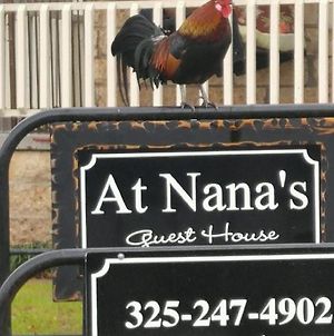 At Nana'S Guesthouse Llano Exterior photo