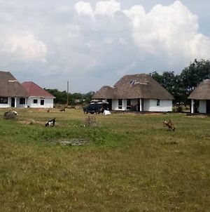 Edward Lake Retreat And Campsite, Kisenyi Village Exterior photo