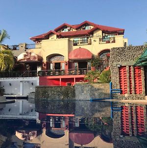 Ang Tahanan Ni Aling Meding Hotel And Restaurant Laguna Exterior photo