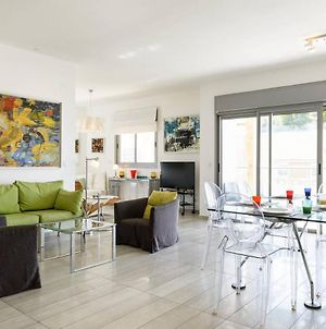 Luxury & Design Apt - Steps To Frishman Beach Apartment Tel Aviv Exterior photo