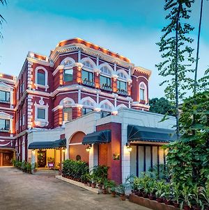 The Astor Hotel Kolkata Exterior photo