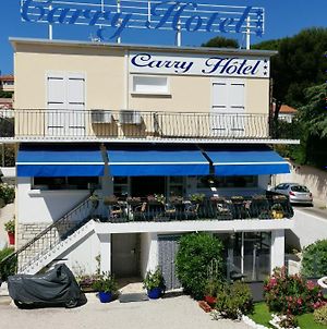 Carry Hotel Exterior photo