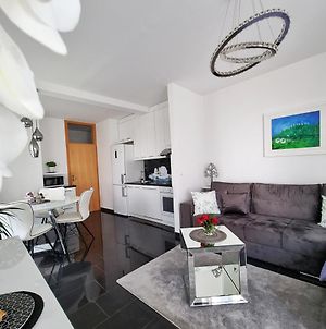 Deluxe Novalja Apartment Exterior photo