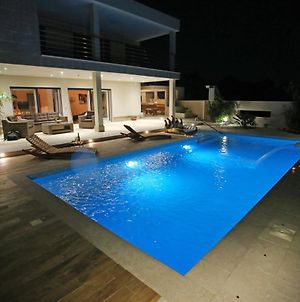 Sun Gardens Luxury Apartment With Xxl Heated Pool Solin Exterior photo