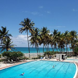 Kasa Ocean Breeze - Cabana Studio Apartment Beachfront Condo Pool San Juan Exterior photo
