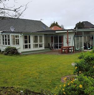 Hidden Gem And Entire Bungalow In Central Hutt Lower Hutt Exterior photo