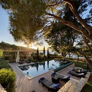 Luxury Beachfront Villa Lilly With Private Pool Povlja  Exterior photo