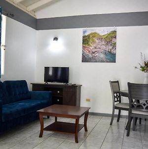 2 Bedroom Master Apartment In Roseau Exterior photo