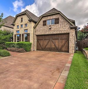 Chic Family-Friendly Home In Irving With Yard! Exterior photo