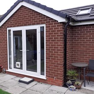 Rose View A Lovely Private 1 Bed Bungalow In Sale Villa Exterior photo