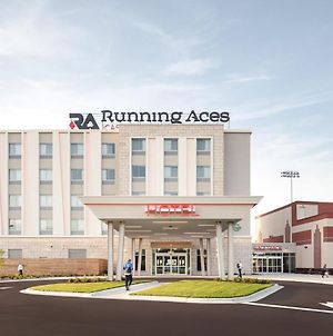 Running Aces Hotel, Trademark Collection By Wyndham Forest Lake Exterior photo