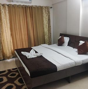 Staywood Serviced Apartment 3Bhk In Powai Mumbai Exterior photo