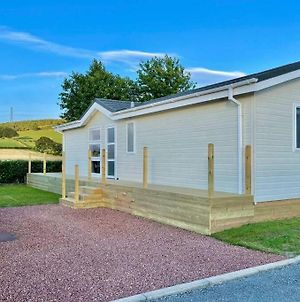 Relaxing Family Caravan Stay In The Lakes High Hesket Exterior photo