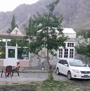 The Hunza Executive Resort & Huts Aliabad Exterior photo