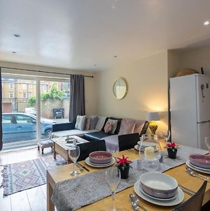 Stylish And Homely 4 Bedroom Home In East London Exterior photo
